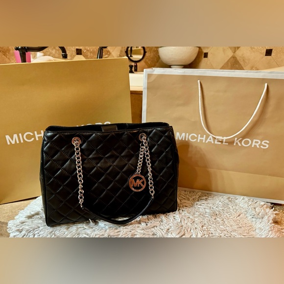 New quilted, black Michael Kors, leather handbag with tags and magnetic closure - Picture 1 of 11